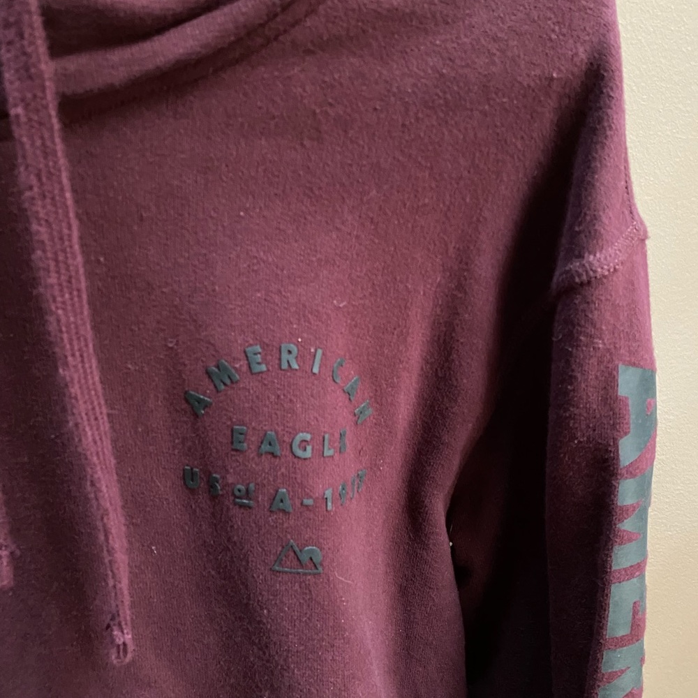 🦅American Eagle Size S🦅
Burgundy/Maroon Hoodie - Picture 2 of 11